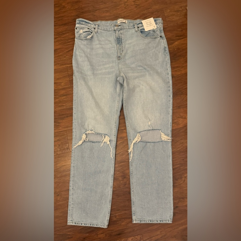Abercrombie & Fitch Ultra High Rise 90s Straight Jean Ripped Knees NWT 18 L 34